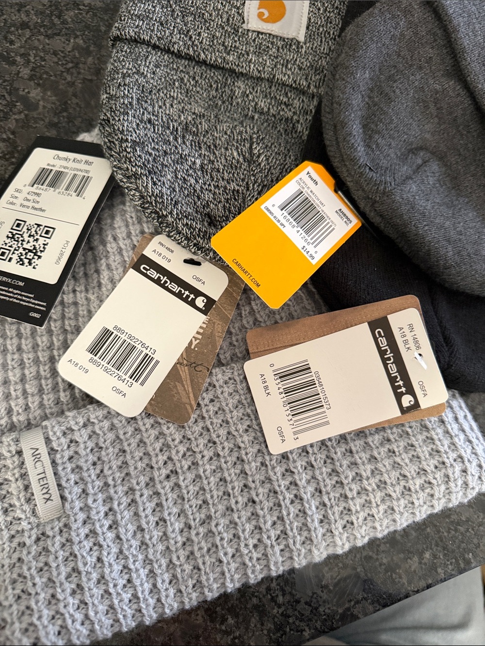 4 beanies - Picture 2 of 6